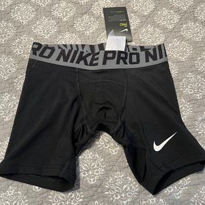 Boys' Black/White Nike Pro Training Shorts Size Small